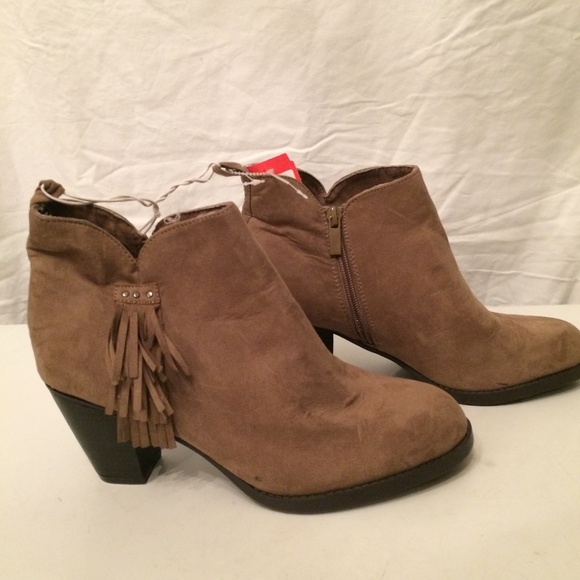 BONGO Shoes - Bongo tan ankle boots size 9